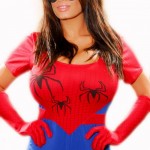 Wendy, la Spider Woman avec de gros seins